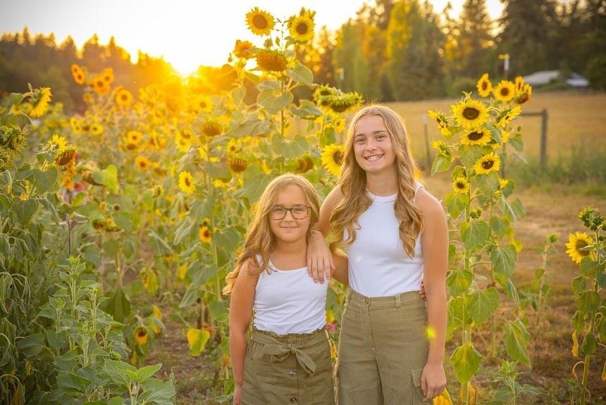 A Sunny Day at Thomasson Family Farm: A Reflection on my Sunflower Mini Sessions